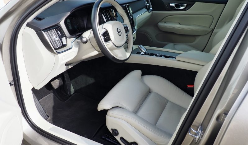 VOLVO V60 B3 163 Geartronic Inscription  + Toit panoramique + Attelage  + Intellisafe Pro + Options, 1ère Main – Garantie 12 mois.