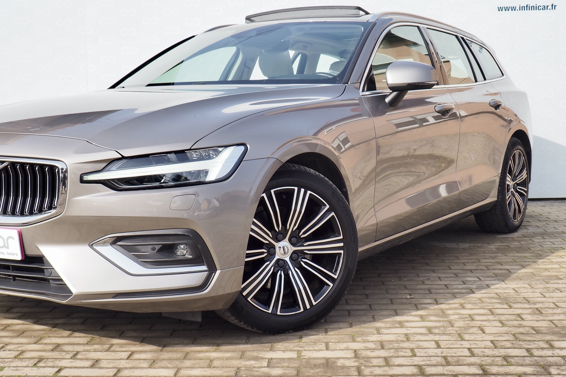 VOLVO V60 B3 163 Geartronic Inscription  + Toit panoramique + Attelage  + Intellisafe Pro + Options, 1ère Main – Garantie 12 mois.