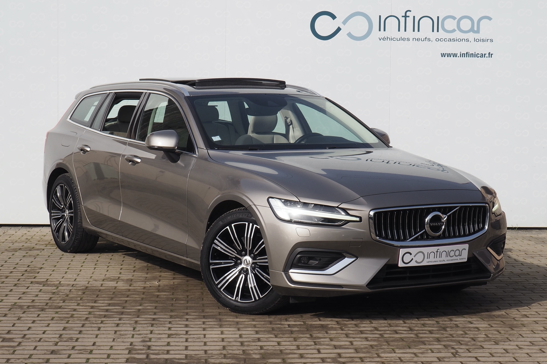 VOLVO V60 B3 163 Geartronic Inscription  + Toit panoramique + Attelage  + Intellisafe Pro + Options, 1ère Main – Garantie 12 mois.
