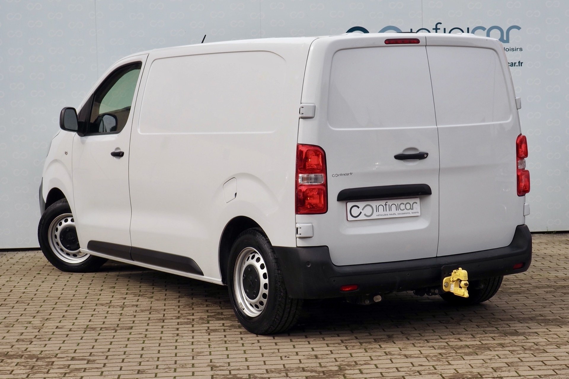 Peugeot Expert Fourgon 2,0 Hdi 145 EAT8  Asphalt Connect – 3 places + Attelage + Options, 1ère Main – Garantie 12 mois