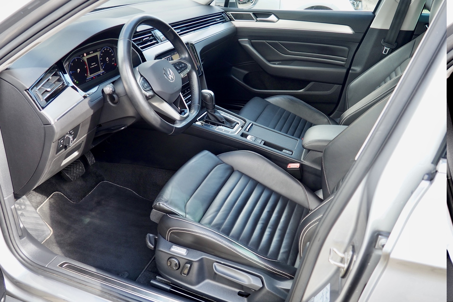 VOLKSWAGEN Passat SW 2,0 Tdi 150 DSG7 Elégance + Digital Cockpit + Cuir + Options, 1ère Main – Garantie 12 mois.