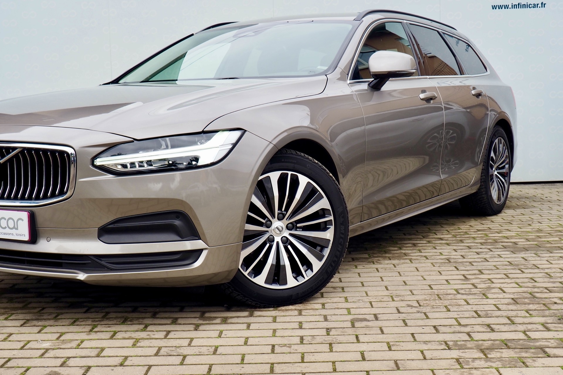VOLVO V90 B4 197 Geartronic Momentum Business + Options, 1ère Main – Garantie 12 mois.