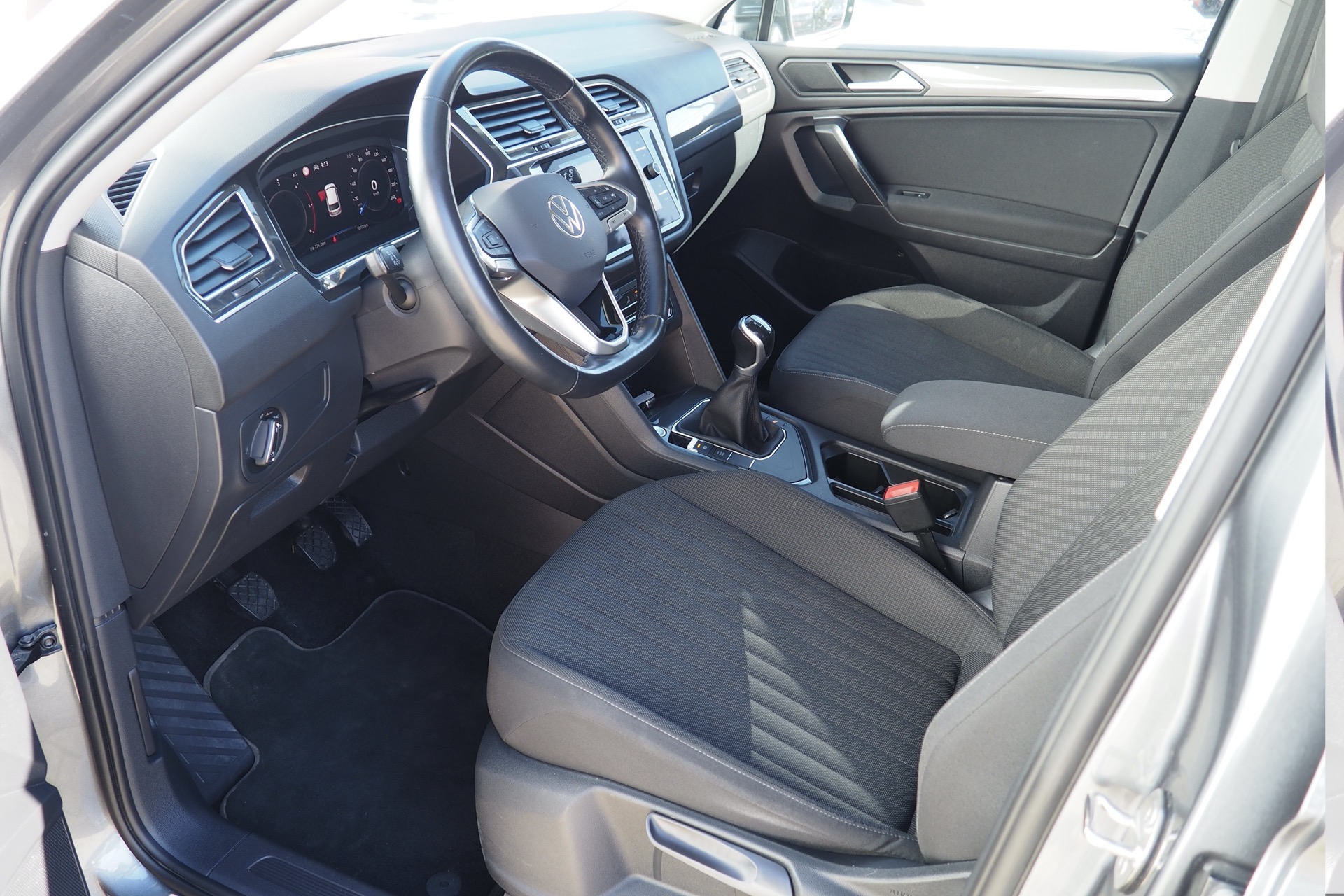 VOLKSWAGEN Tiguan Allspace 2,0 Tdi 150 Life Business  + Attelage + Caméra + Full Led + Options, 1ère Main – Garantie 12 mois.