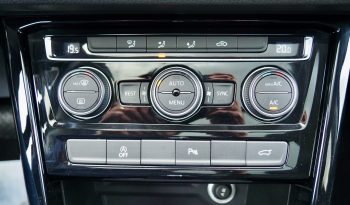 VOLKSWAGEN Touran 2,0 Tdi 150 DSG Carat + Toit pano. + Caméra + Full Led + Options – Garantie 12 mois. complet
