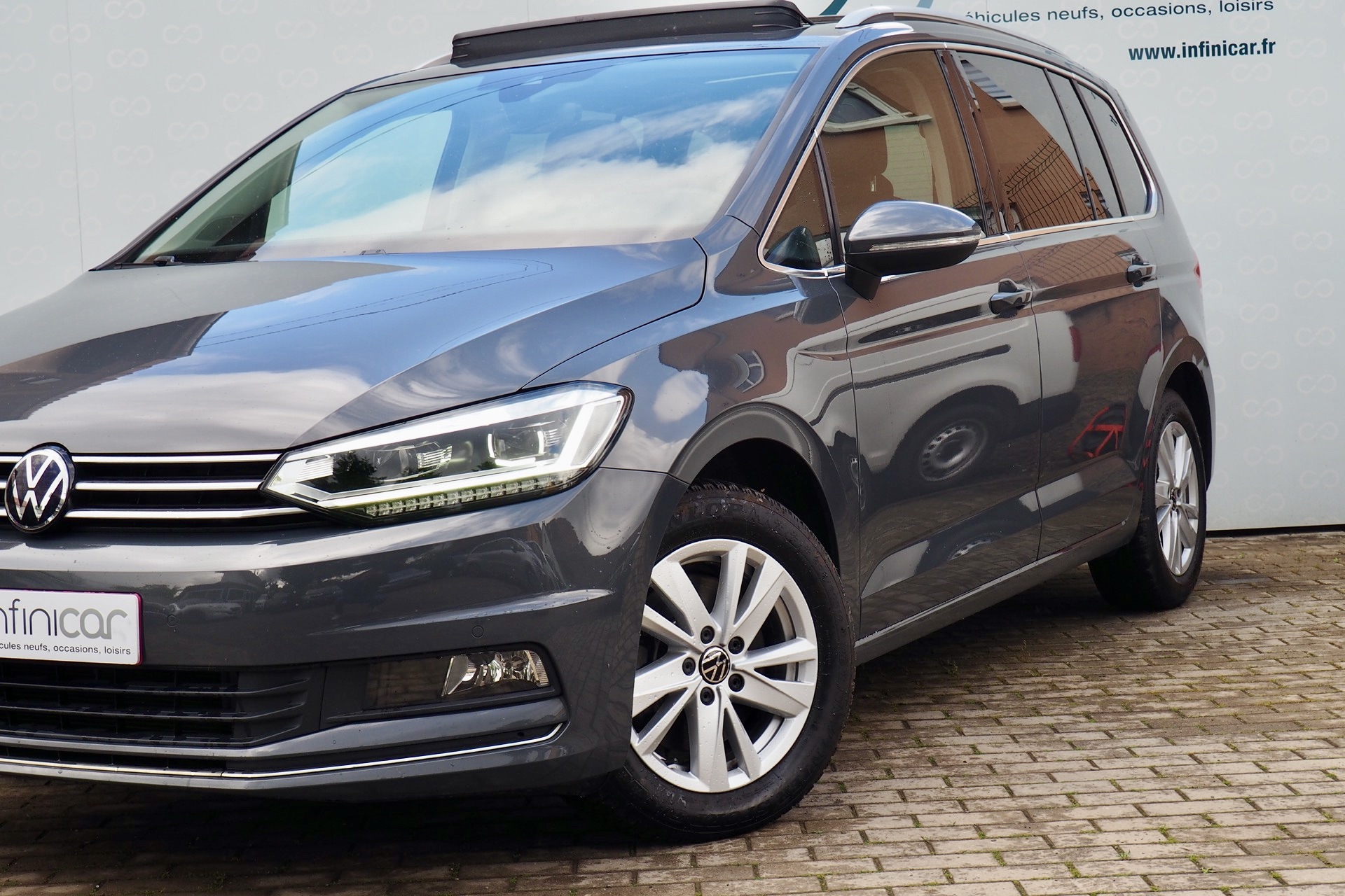 VOLKSWAGEN Touran 2,0 Tdi 150 DSG Carat  + Toit pano. + Caméra  + Full Led + Options – Garantie 12 mois.