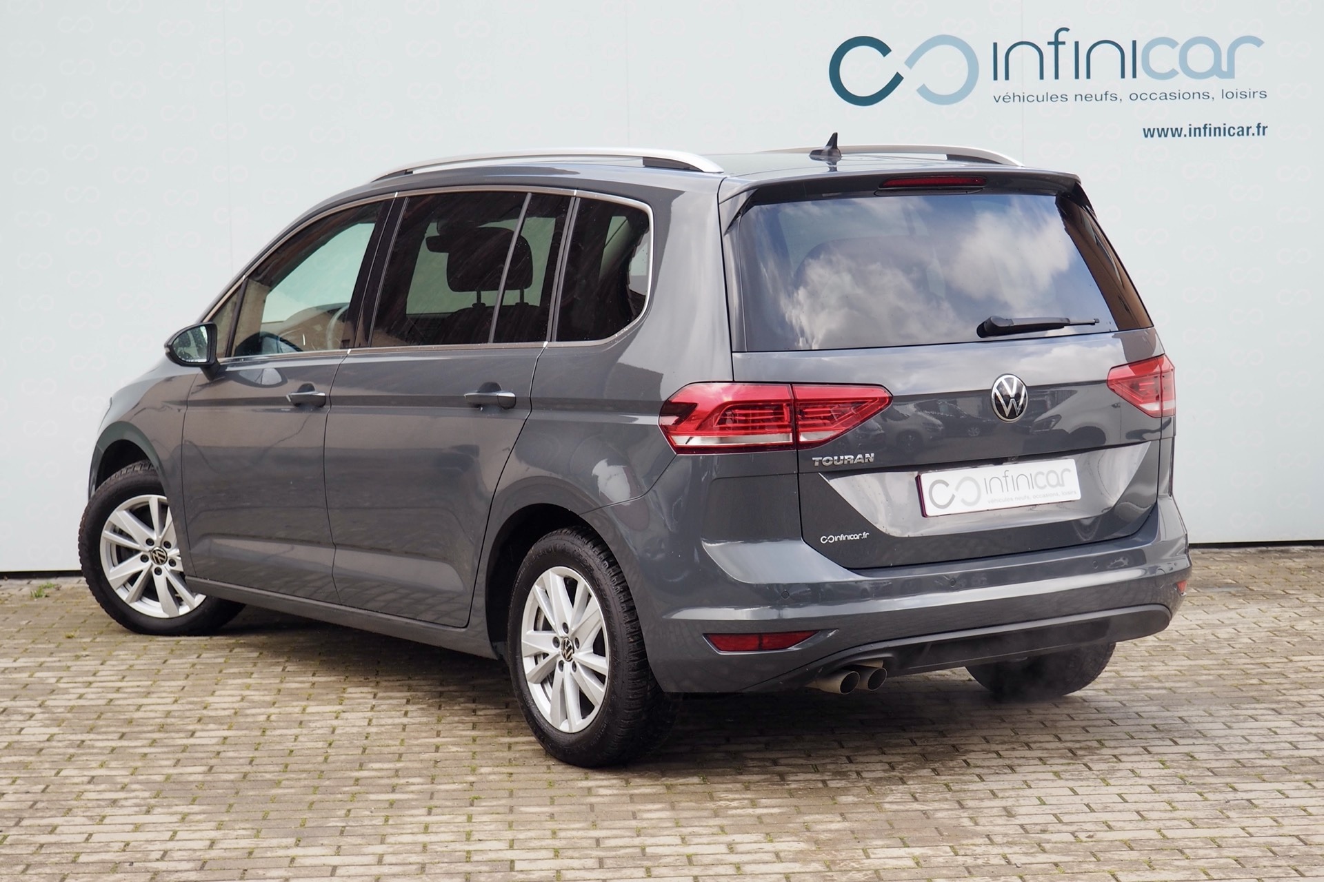 VOLKSWAGEN Touran 2,0 Tdi 150 DSG Carat  + Toit pano. + Caméra  + Full Led + Options – Garantie 12 mois.