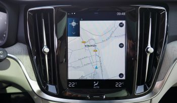 VOLVO V60 B3 163 Geartronic Inscription Luxe + Toit panoramique + Caméra + Attelage + HUD + H.Kardon + Pilot Assist + Options, 1ère Main – Garantie 12 mois. complet