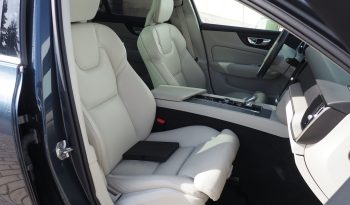 VOLVO V60 B3 163 Geartronic Inscription Luxe + Toit panoramique + Caméra + Attelage + HUD + H.Kardon + Pilot Assist + Options, 1ère Main – Garantie 12 mois. complet