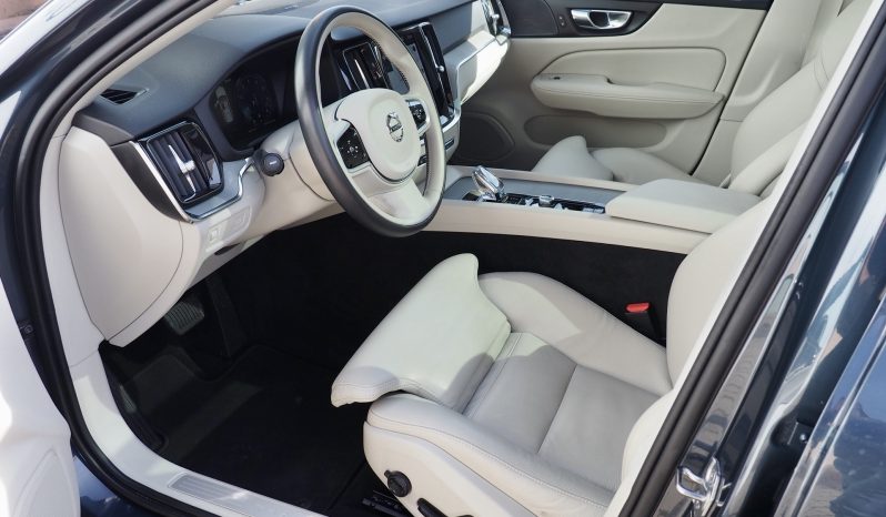 VOLVO V60 B3 163 Geartronic Inscription Luxe  + Toit panoramique + Caméra  + Attelage + HUD + H.Kardon + Pilot Assist + Options, 1ère Main – Garantie 12 mois.