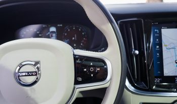 VOLVO V60 B3 163 Geartronic Inscription Luxe + Toit panoramique + Caméra + Attelage + HUD + H.Kardon + Pilot Assist + Options, 1ère Main – Garantie 12 mois. complet