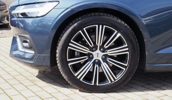 VOLVO V60 B3 163 Geartronic Inscription Luxe + Toit panoramique + Caméra + Attelage + HUD + H.Kardon + Pilot Assist + Options, 1ère Main – Garantie 12 mois. complet