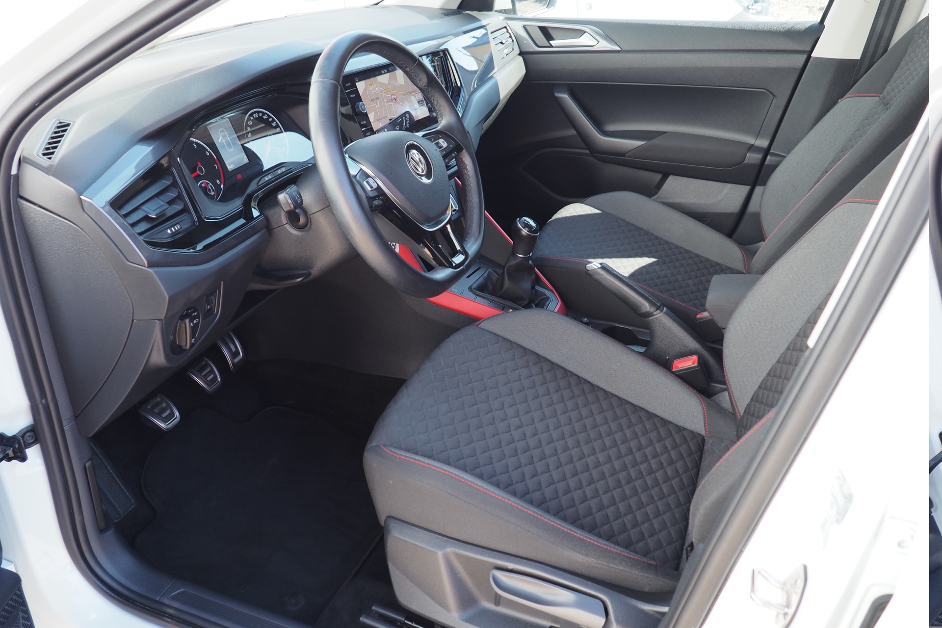 VOLKSWAGEN Polo TSI 95 Connect, 5p.  – Garantie 12 mois.