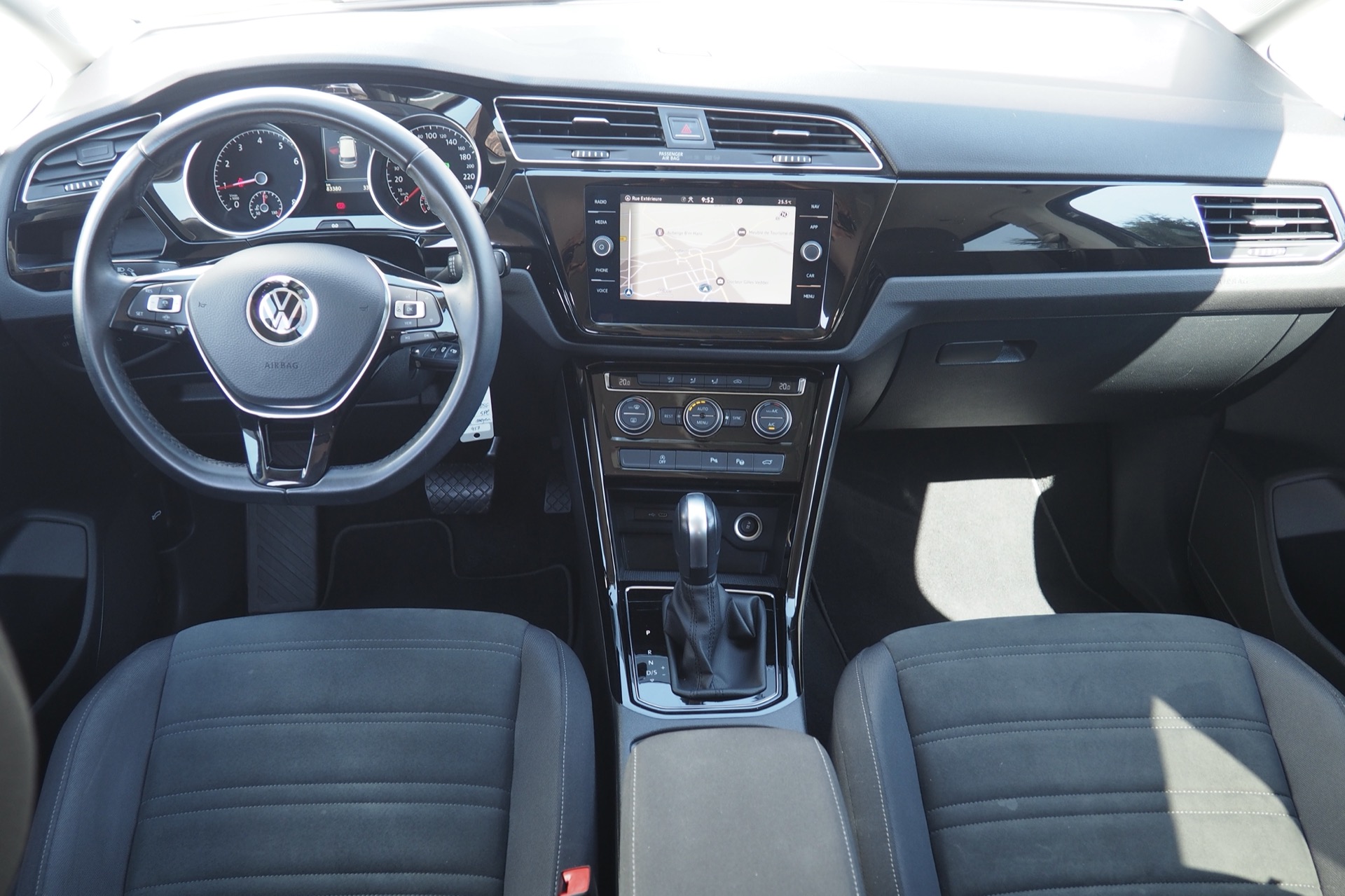 VOLKSWAGEN Touran 1,5 Tsi 150 Evo DSG7 Carat + Attelage + Caméra + Options, 1ère Main – Garantie 12 mois