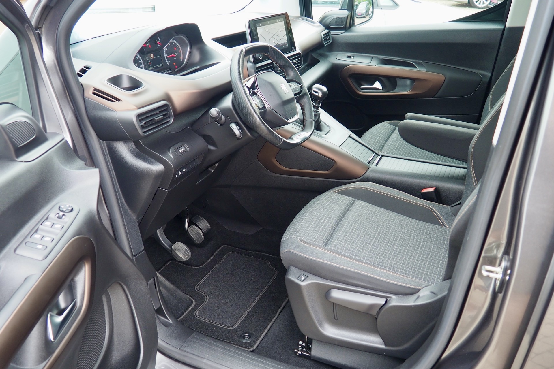 Peugeot Rifter 1,5 HDi 130 GT-Line + Toit panoramique + Attelage + Options, 1ère Main – Garantie 12 mois.