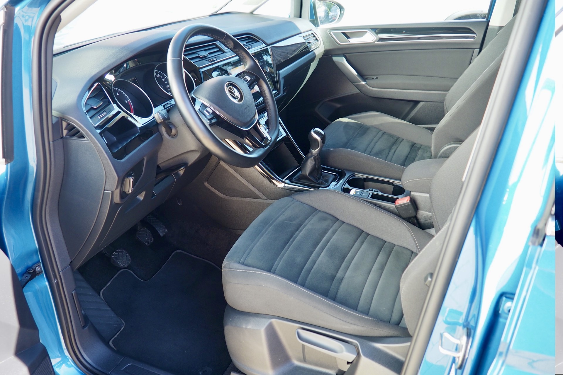 VOLKSWAGEN Touran 2,0 Tdi 122 Carat, 7 places  + Attelage + Caméra + Options, 1ère Main – Garantie 12 mois